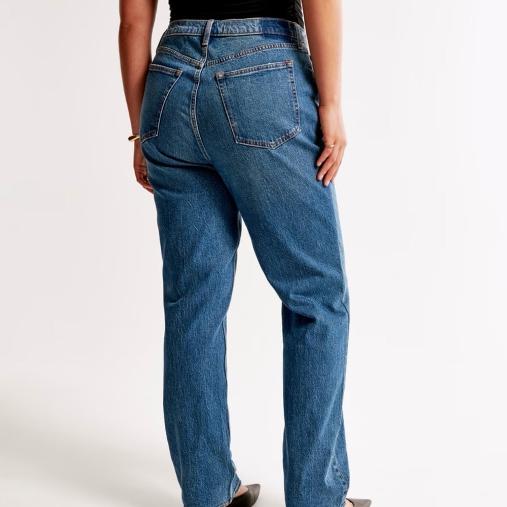 NWT A&F Curve Love The ‘90s Straight Ultra High Rise in Medium Wash Size 35|20L - Picture 4 of 13